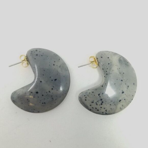 Vintage Speckled Gray Crescent Shape Stud Earrings, Moon, 80s Style Estate - Picture 1 of 6